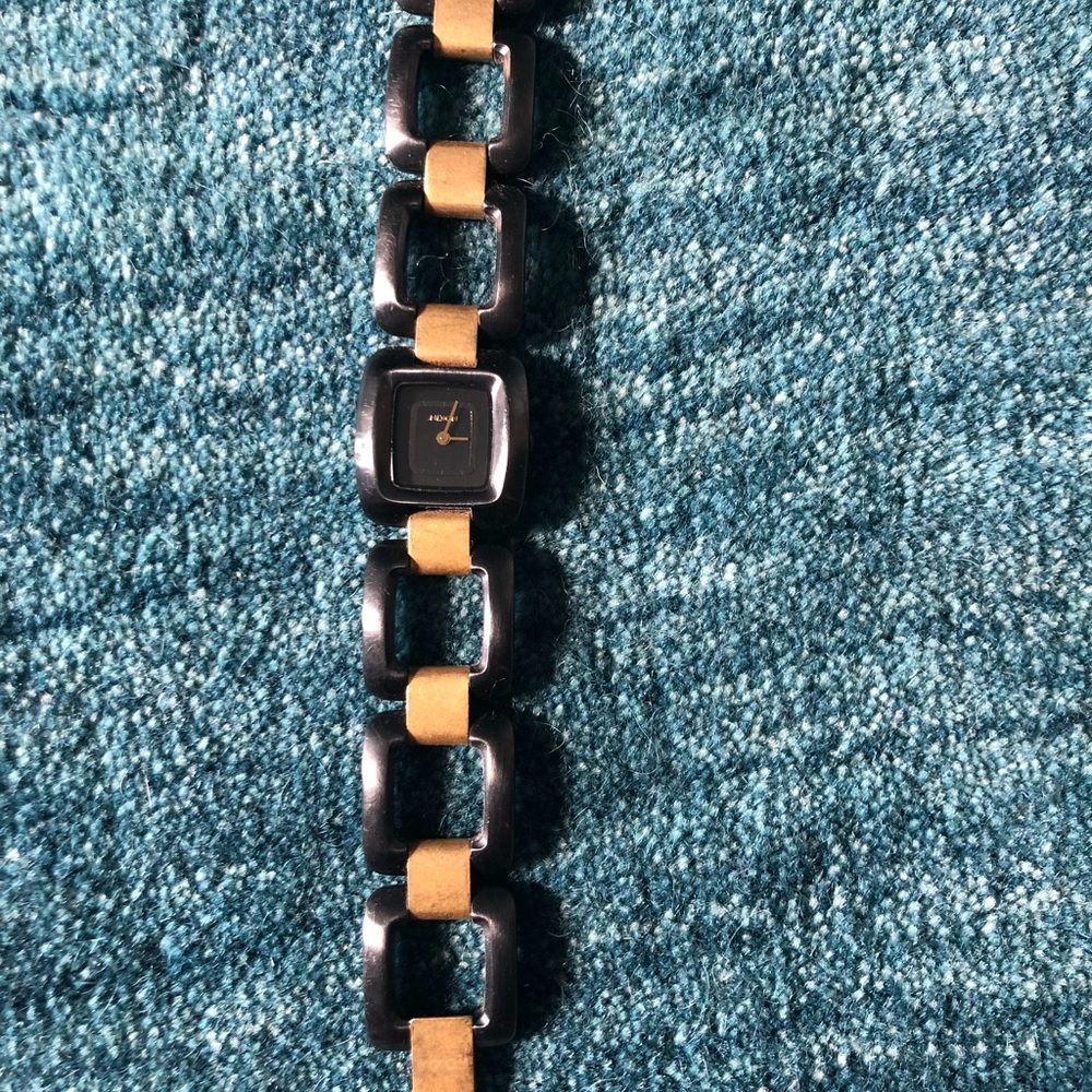 Nixon women's Sisi SS black and gold watch